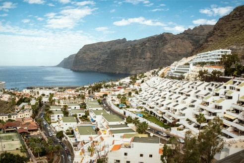 Retire in the Canary Islands 2026: Which Island Fits You Best?