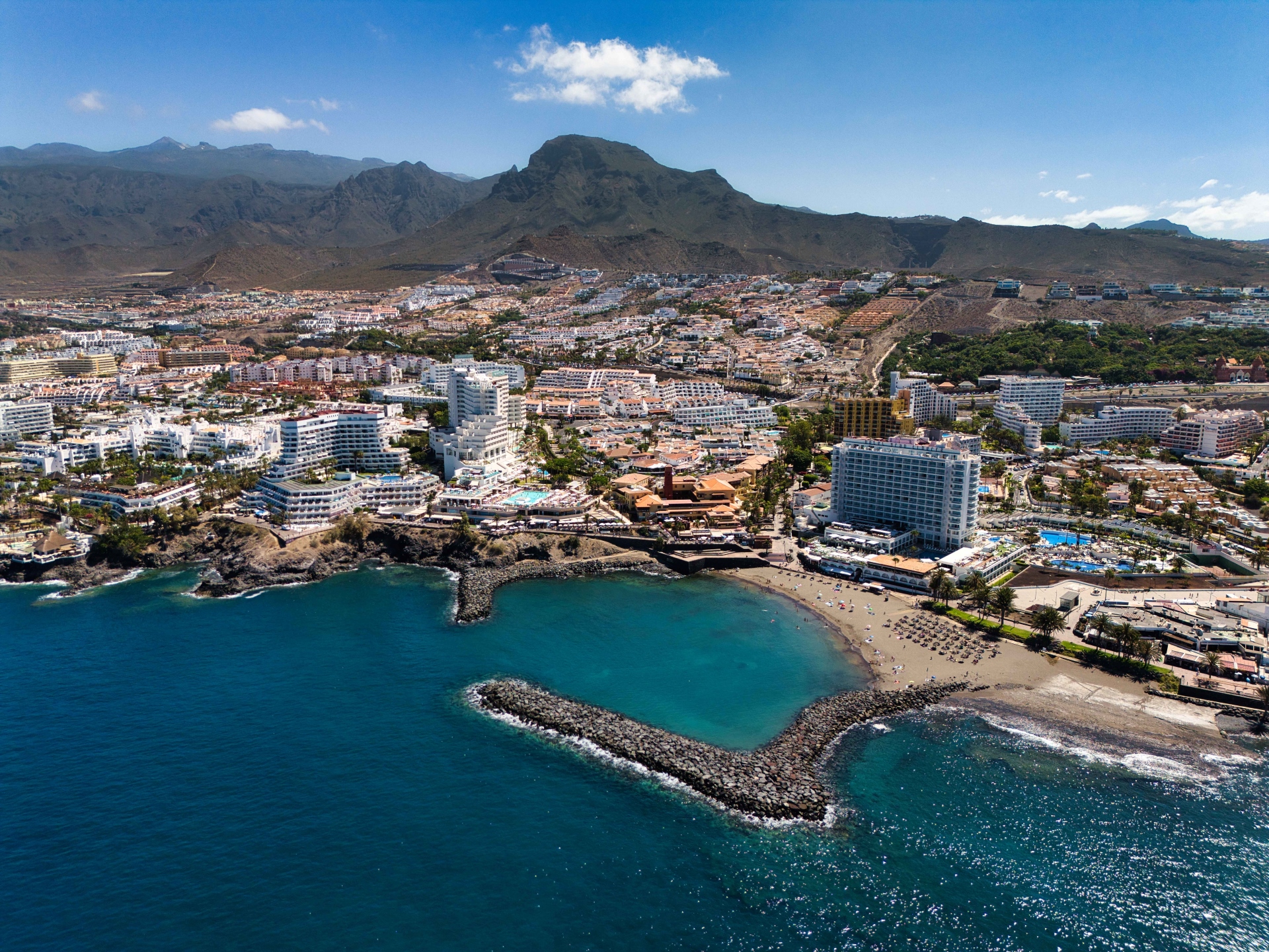 Canary Islands Relocation Guide 2026: Where Buyers Get It Wrong with Schools, Beaches & Coastal Living