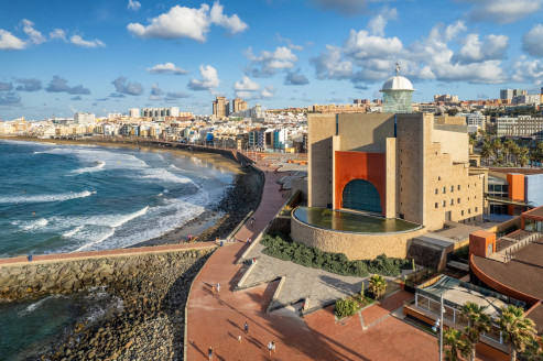 Walkable Beachfront Canary Islands: The Best Coastal Towns for Car-Free Living in 2026