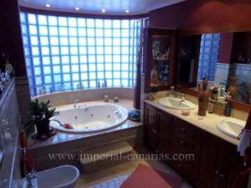 5 Bed  Villa/House for Sale, Puerto de la Cruz, Tenerife - IC-VCH9213