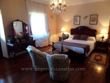 5 Bed  Villa/House for Sale, Puerto de la Cruz, Tenerife - IC-VCH9213