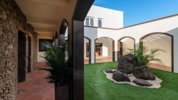 4 Bed  Villa/House for Sale, Agueimes, The Canary Islands, Provincia de Las Palmas - CH-GMM175350