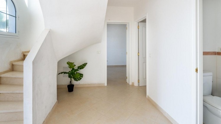 3 Bed  Villa/House for Sale, San Bartolome de Tirajana, Las Palmas, The Canary Islands, Provincia de Las Palmas - CH-GMM175341 6