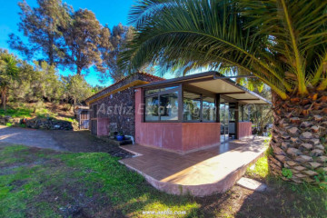 2 Bed  Villa/House for Sale, El Tanque, Tenerife - AZ-1521