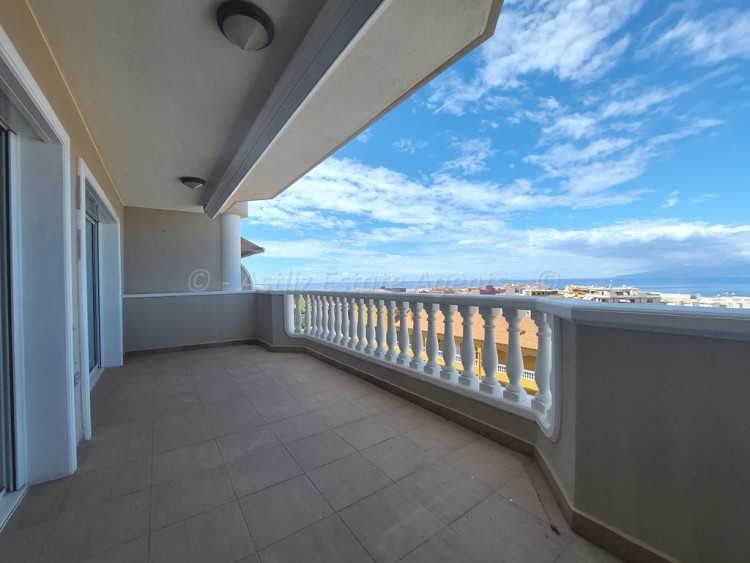 2 Bed  Flat / Apartment for Sale, Los Gigantes, Santiago Del Teide, Tenerife - AZ-1549 3