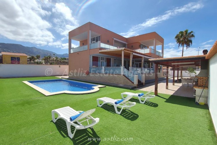 4 Bed  Villa/House for Sale, Playa Paraiso, Costa Adeje, Tenerife - AZ-1646 1