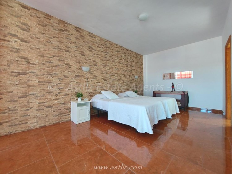 4 Bed  Villa/House for Sale, Playa Paraiso, Costa Adeje, Tenerife - AZ-1646 10