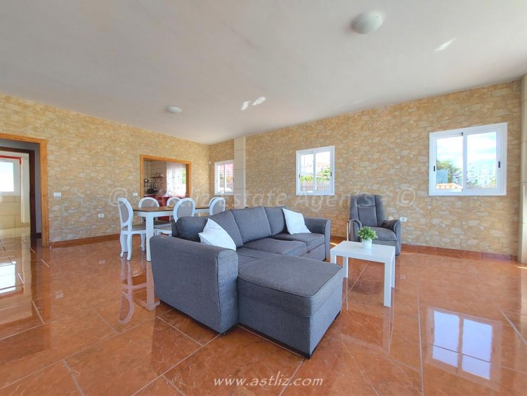 4 Bed  Villa/House for Sale, Playa Paraiso, Costa Adeje, Tenerife - AZ-1646 5