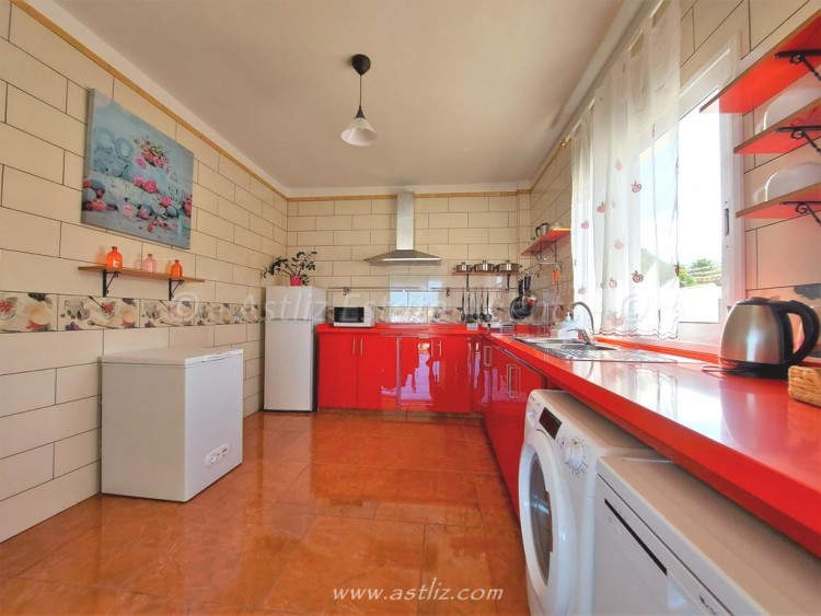 4 Bed  Villa/House for Sale, Playa Paraiso, Costa Adeje, Tenerife - AZ-1646 8