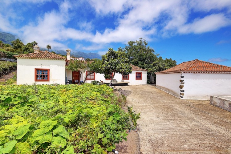 4 Bed  Villa/House for Sale, Las Ledas, Breña Alta, La Palma - LP-BA82 1