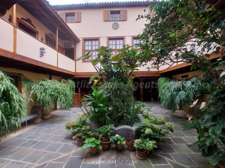 6 Bed  Villa/House for Sale, Icod De Los Vinos, Tenerife - AZ-1678 8