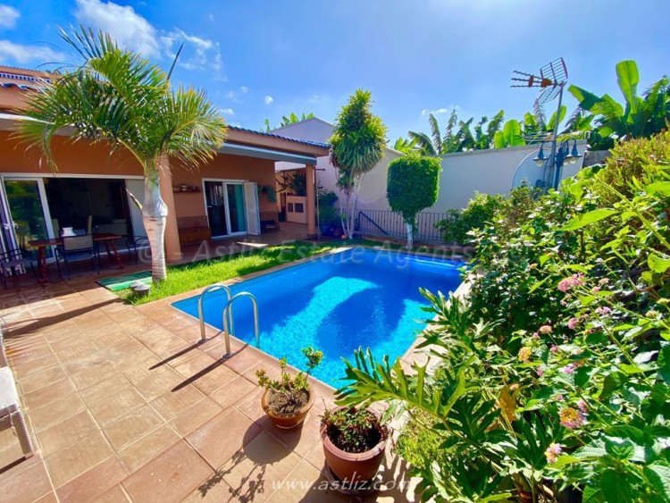 4 Bed  Villa/House for Sale, Playa De La Arena, Santiago Del Teide, Tenerife - AZ-1686 5