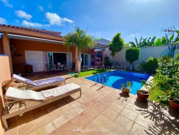 4 Bed  Villa/House for Sale, Playa De La Arena, Santiago Del Teide, Tenerife - AZ-1686