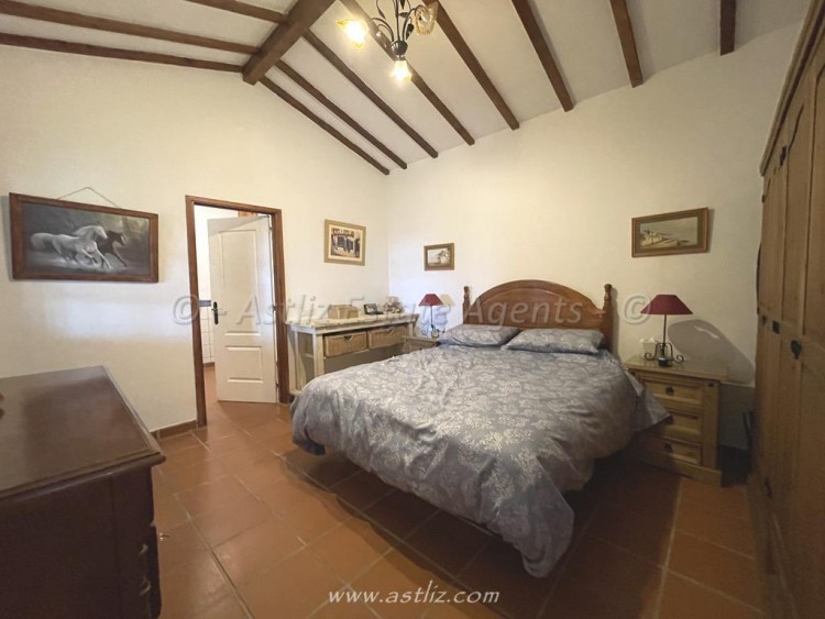 2 Bed  Villa/House for Sale, Chiguergue, Guia De Isora, Tenerife - AZ-1700 17