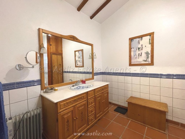 2 Bed  Villa/House for Sale, Chiguergue, Guia De Isora, Tenerife - AZ-1700 19