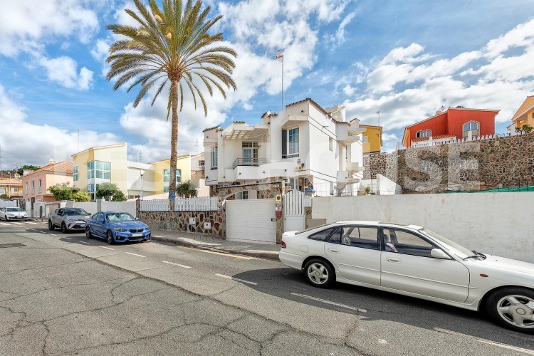 3 Bed  Villa/House for Sale, San Bartolome de Tirajana, LAS PALMAS, Gran Canaria - BH-11205-AH-2912 1