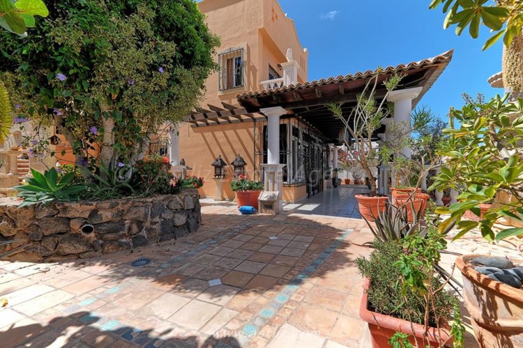 4 Bed  Villa/House for Sale, Torviscas Alto, Adeje, Tenerife - AZ-1706 11