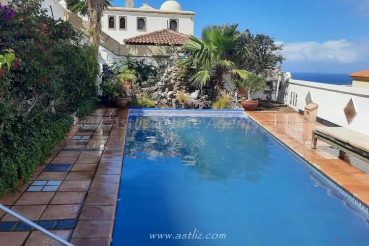 4 Bed  Villa/House for Sale, Torviscas Alto, Adeje, Tenerife - AZ-1706 2