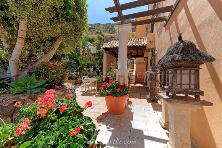 4 Bed  Villa/House for Sale, Torviscas Alto, Adeje, Tenerife - AZ-1706 5