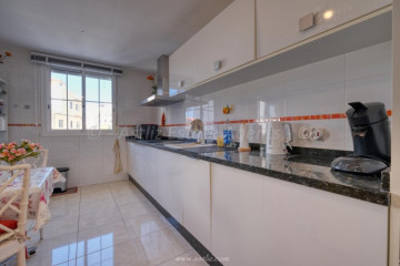 2 Bed  Flat / Apartment for Sale, Playa San Juan, Guia De Isora, Tenerife - AZ-1742