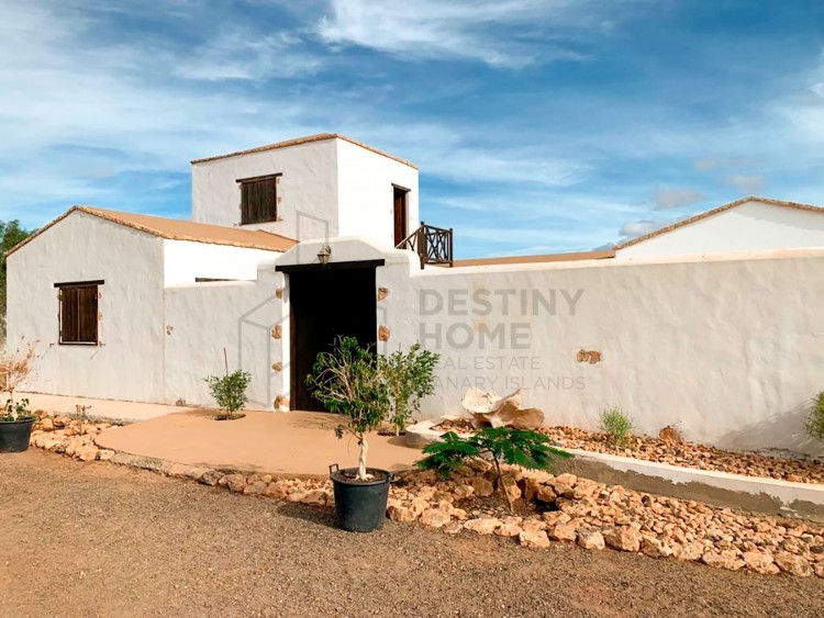 3 Bed  Villa/House for Sale, Tuineje, Las Palmas, Fuerteventura - DH-VPTCHTUI3-1123 1