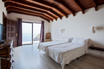 5 Bed  Villa/House to Rent, Santa Ursula, Tenerife - IC-ACH11336
