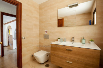 5 Bed  Villa/House to Rent, Santa Ursula, Tenerife - IC-ACH11336