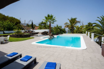 5 Bed  Villa/House to Rent, Santa Ursula, Tenerife - IC-ACH11336