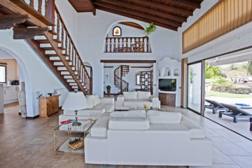 5 Bed  Villa/House to Rent, Santa Ursula, Tenerife - IC-ACH11336