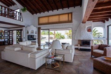 5 Bed  Villa/House to Rent, Santa Ursula, Tenerife - IC-ACH11336