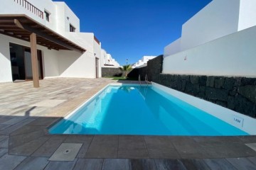 3 Bed  Villa/House for Sale, Playa Blanca, Lanzarote - LA-PB068s