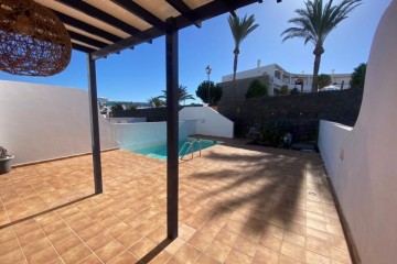 3 Bed  Villa/House for Sale, Playa Blanca, Lanzarote - LA-PB069s