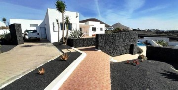 3 Bed  Villa/House for Sale, Conil, Lanzarote - LA-LA2003