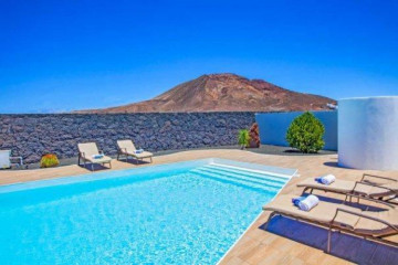 4 Bed  Villa/House for Sale, Playa Blanca, Lanzarote - LA-PB057s