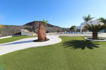 4 Bed  Villa/House for Sale, Playa Blanca, Lanzarote - LA-PB057s