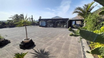 4 Bed  Villa/House for Sale, Macher, Lanzarote - LA-LA1096