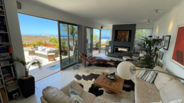 5 Bed  Villa/House for Sale, Las Brenas, Lanzarote - LA-LA1046s