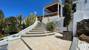 5 Bed  Villa/House for Sale, Las Brenas, Lanzarote - LA-LA1046s