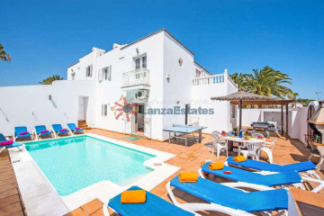 7 Bed  Villa/House for Sale, Puerto Del Carmen, Lanzarote - LA-LA1069s
