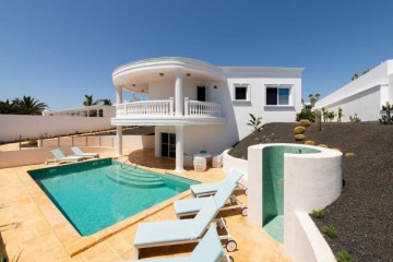4 Bed  Villa/House for Sale, Puerto Calero, Lanzarote - LA-PC001s