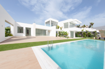5 Bed  Villa/House for Sale, Adeje, Tenerife - PT-PW-455