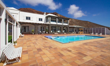 7 Bed  Villa/House for Sale, Playa Blanca, Lanzarote - LA-PB036s
