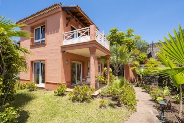 4 Bed  Villa/House for Sale, Santa Ursula, Tenerife - IC-VCH11440