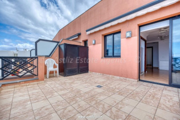 2 Bed  Flat / Apartment for Sale, Puerto De Santiago, Santiago Del Teide, Tenerife - AZ-1775