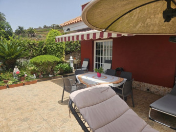 4 Bed  Villa/House for Sale, Santa Ursula, Tenerife - IC-VCH11530