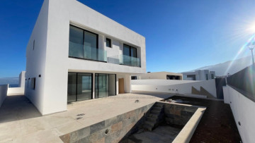 4 Bed  Villa/House for Sale, Los Realejos, Tenerife - IC-VCH11556