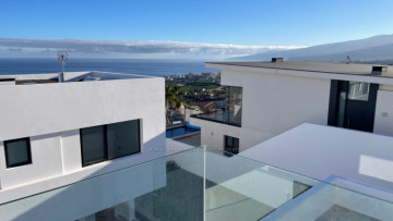 4 Bed  Villa/House for Sale, Los Realejos, Tenerife - IC-VCH11556