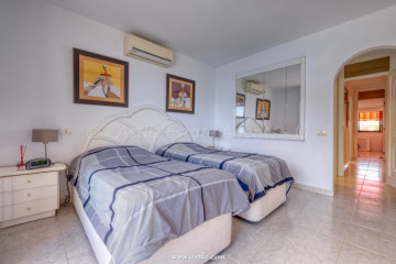 2 Bed  Flat / Apartment for Sale, Puerto De Santiago, Santiago Del Teide, Tenerife - AZ-1795