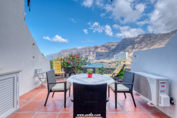 2 Bed  Flat / Apartment for Sale, Puerto De Santiago, Santiago Del Teide, Tenerife - AZ-1795