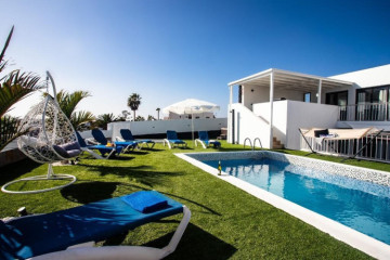 5 Bed  Villa/House for Sale, Playa Blanca, Lanzarote - LA-PB081